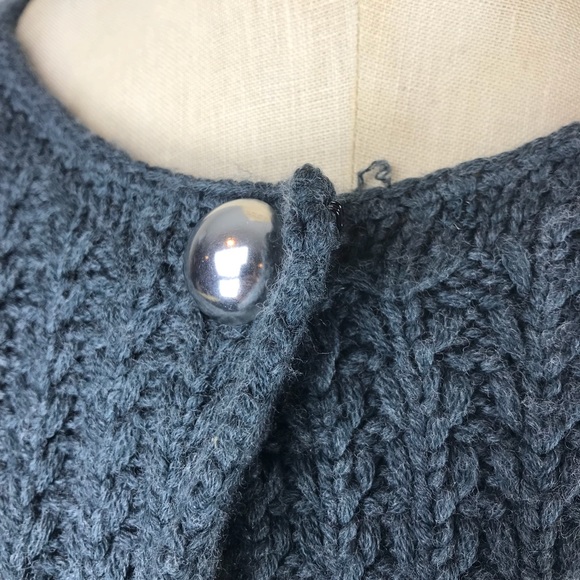 Tahari Grey Knitted Cape Sweater Women's Size Small Fall Winterwear - Picture 5 of 9